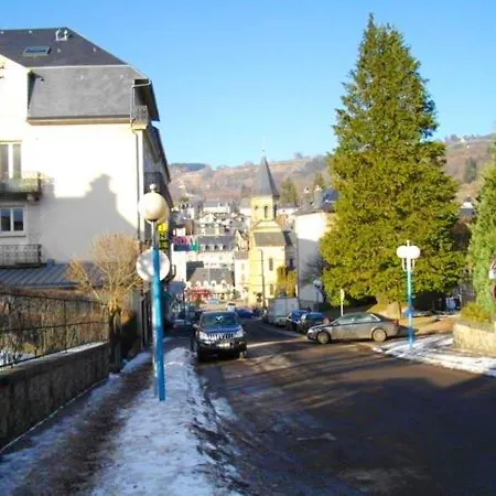 Appartement De 2 Chambres A La Bourboule Avec Magnifique Vue Sur La Montagne Jardin Clos Et Wifi A 12 Km Des Pistes Apartman